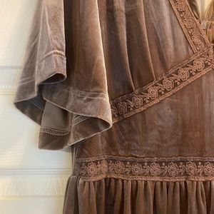 Gorgeous velvet taupe Rose & Remington tea length dress! ☕️